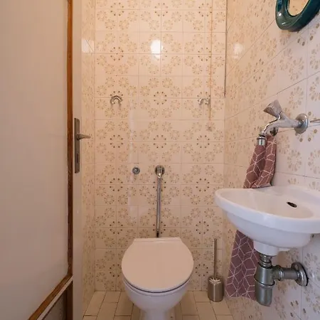 C17 4-bedroom Private Row House With Garden And Parking بيت للعطل *