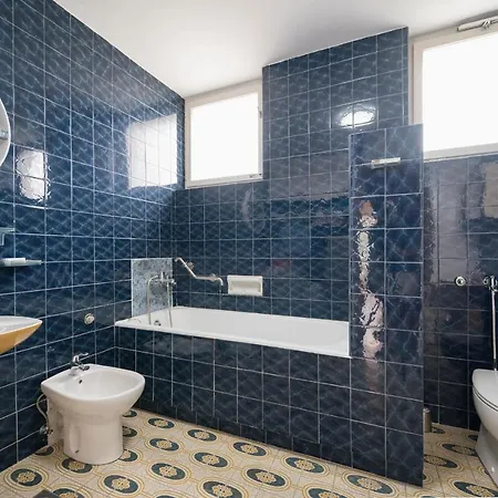 C17 4-bedroom Private Row House With Garden And Parking بيت للعطل