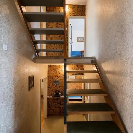 C17 4-bedroom Private Row House With Garden And Parking *