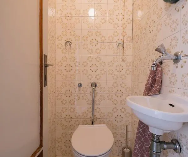 C17 4-bedroom Private Row House With Garden And Parking Počitniška hiša *