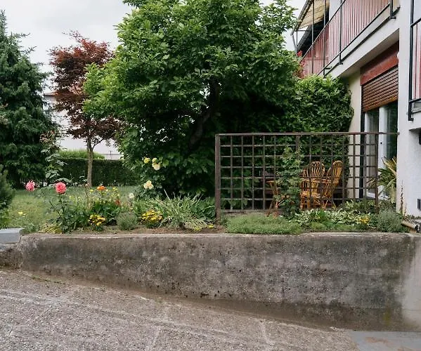 C17 4-bedroom Private Row House With Garden And Parking Počitniška hiša *