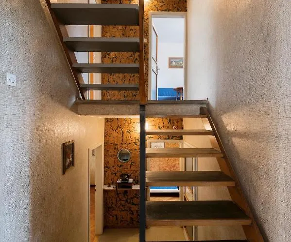 C17 4-bedroom Private Row House With Garden And Parking *