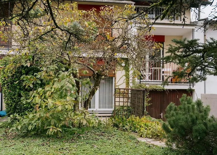 C17 4-bedroom Private Row House With Garden And Parking Počitniška hiša