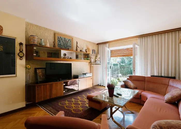 Vakantiehuis C17 4-bedroom Private Row House With Garden And Parking Ljubljana