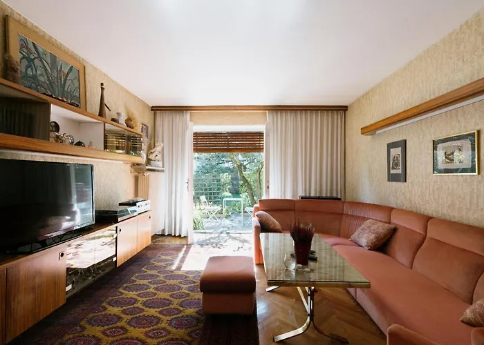 Vakantiehuis C17 4-bedroom Private Row House With Garden And Parking