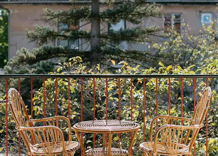 C17 4-bedroom Private Row House With Garden And Parking *