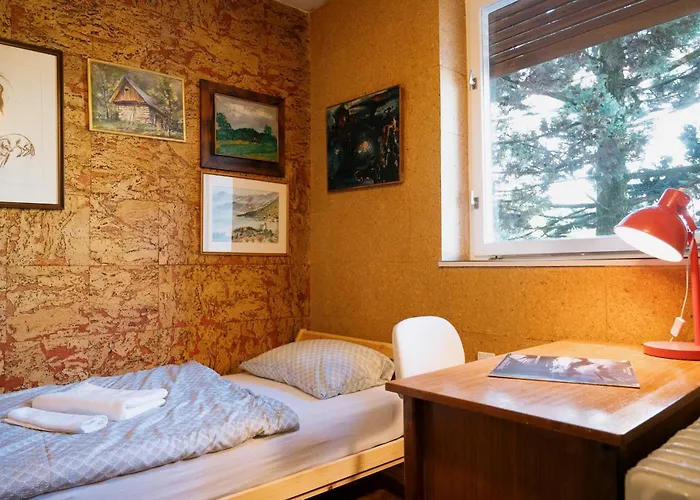 C17 4-bedroom Private Row House With Garden And Parking Počitniška hiša