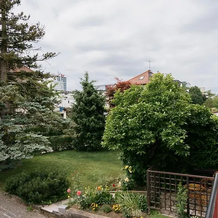 펜션 C17 4-bedroom Private Row House With Garden And Parking *