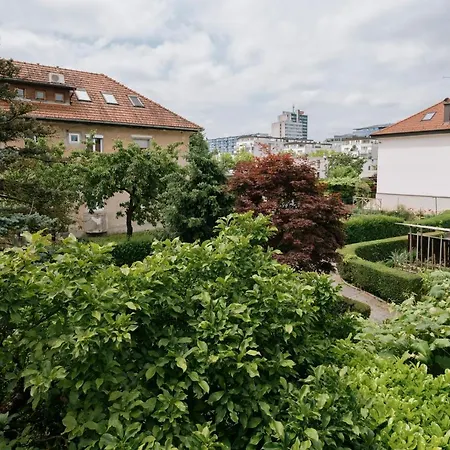 C17 4-bedroom Private Row House With Garden And Parking 류블랴나