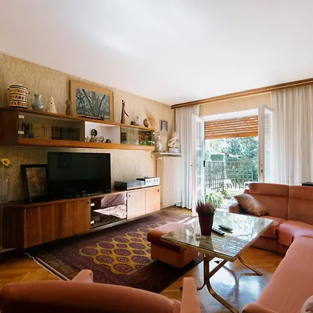 펜션 C17 4-bedroom Private Row House With Garden And Parking 류블랴나